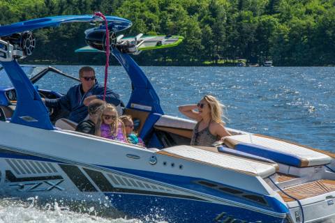 Boating at Deep Creek Lake Maryland